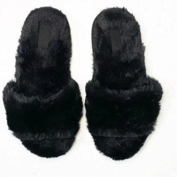Victoria's Secret  Slide  Slippers Black  Faux Fur Medium 7-8 New in bag - Picture 1 of 2
